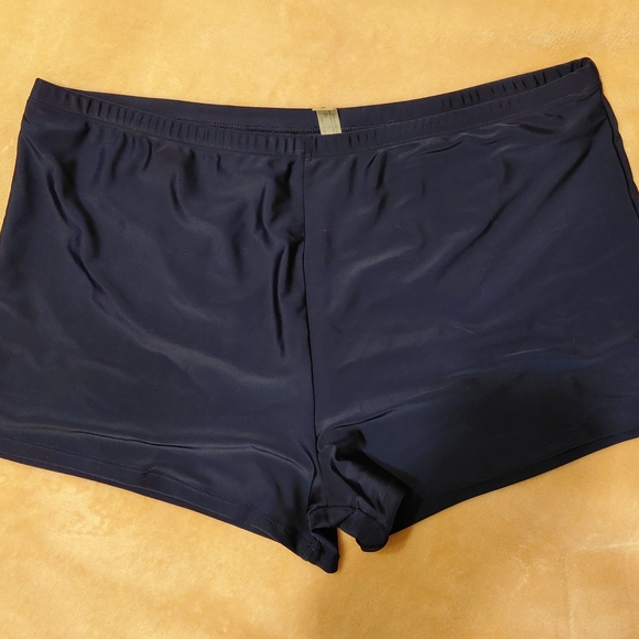 Top/Skirt Boy Shorts Swimsuit. Floral Navy 5X Never Worn. New Condition. - Picture 7 of 8